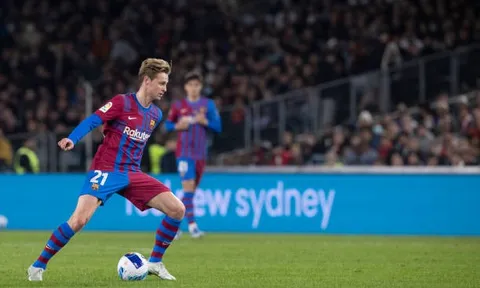 Sao Man City vừa cho Barca thêm lý do để bán De Jong
