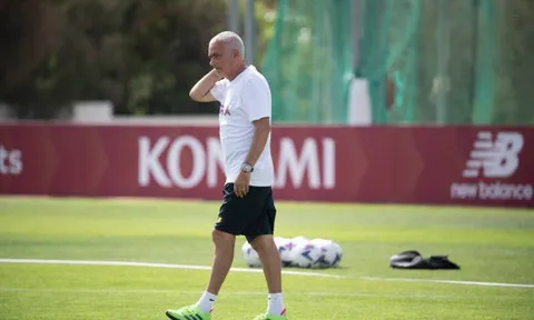 Mourinho từ chối chiêu mộ tiền vệ Chelsea