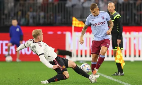 James Ducker chỉ ra cầu thủ M.U 'tàng hình' trước Aston Villa