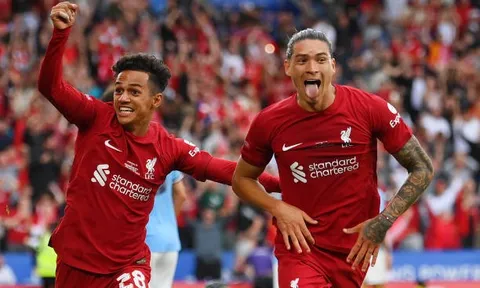Darren Bent choáng váng với tốc độ của sao Liverpool