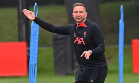 Liverpool phản ứng với luật thay người của Premier League