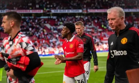 Roy Keane: "Khoảng trống khắp mọi nơi"