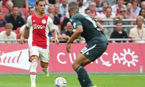 Nổ siêu bom, Ronaldo thấm đòn từ Man United