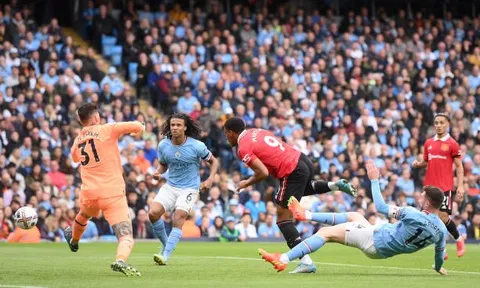 Martial vắng mặt, Ten Hag gọi tiền đạo 18 tuổi
