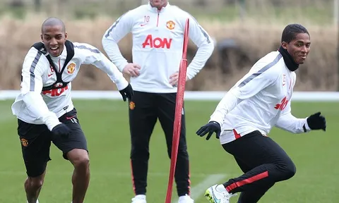 Sau tất cả, bài toán cả thập kỷ của Man Utd rồi cũng có nhiều lời giải
