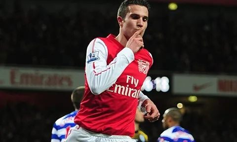 Chê Arsenal thiếu tham vọng, Van Persie từng muốn sang Juventus