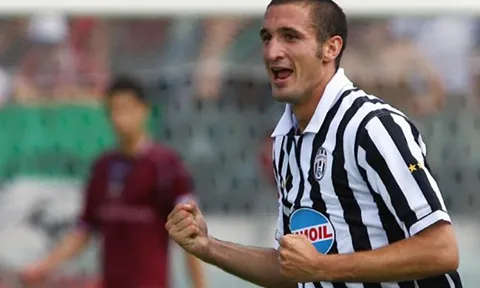 Chiellini: 'Tôi từng là CĐV của Milan, sau đó tôi dần thông minh hơn...'
