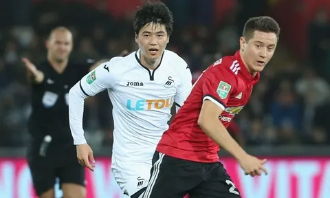 SỐC! Lạm dụng tình dục, cựu sao Premier League bị cảnh sát "sờ gáy"