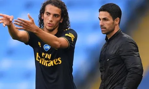 Thấy gì từ động thái quyết đẩy "trẻ hư" khỏi Emirates của Mikel Arteta?