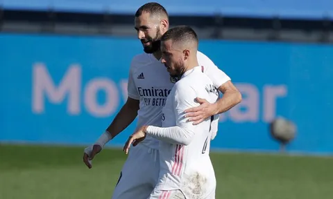Ghi bàn đầu tiên sau 392 ngày, Hazard vẫn không ăn mừng