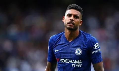 Gia cố hàng phòng ngự, Juventus nhắm sao Chelsea và PSG