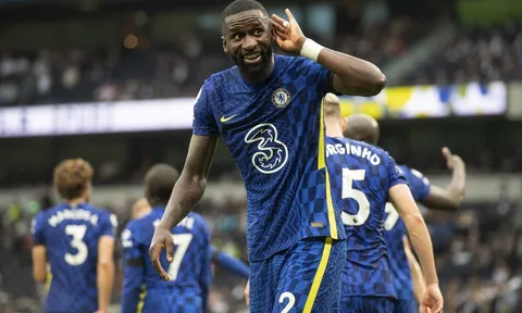 Giám đốc Bayern lên tiếng về khả năng chiêu mộ Rudiger