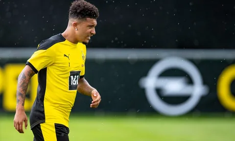 Giám đốc Dortmund gửi lời cảnh báo đến M.U vì thương vụ Sancho