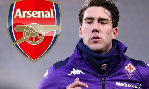 Giám đốc Fiorentina xác nhận “sẵn sàng bán” Vlahovic