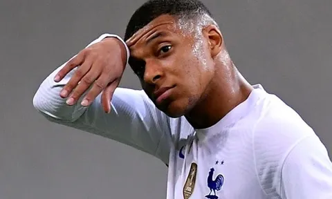 Giroud nói 1 lời, Mbappe tự ái tức giận