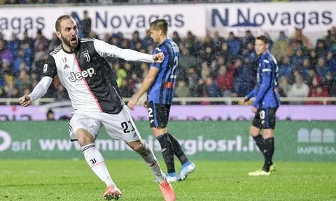 Giữ Higuain ở lại Juventus, Sarri đã đúng!
