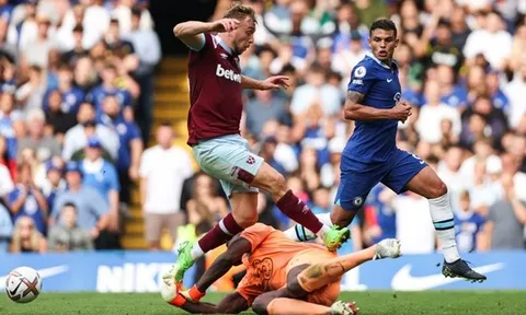 Giúp Chelsea thoát hiểm, VAR gây tranh cãi