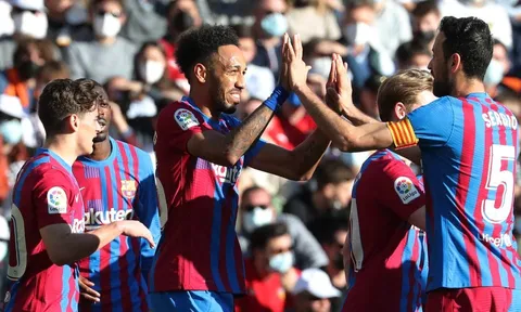 Busquets: Barca đã nhận được một món quà từ Arsenal
