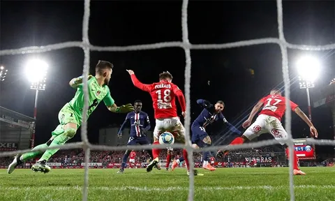 Góp mặt 5 phút, "vua đệm bóng" khiến NHM PSG phát cuồng: "Cậu ta là sát thủ thực thụ"