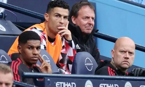 Graeme Souness: Erik Ten Hag thiếu tôn trọng Ronaldo