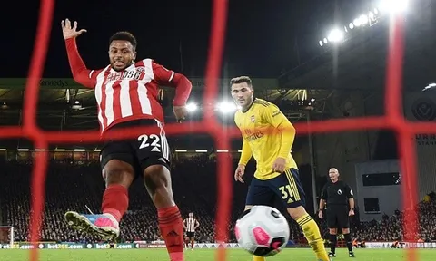 Arsenal bị Evra 'hạ nhục', thủ quân đăng đàn cảnh cáo quá gắt