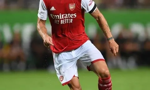 Granit Xhaka gây bất ngờ
