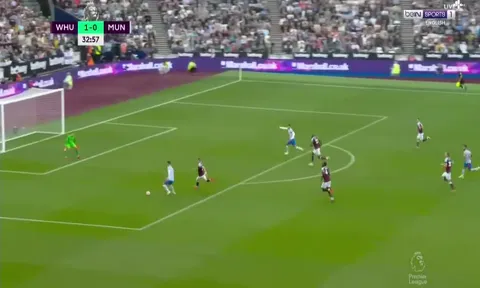 Greenwood nổi cáu với pha xử lý của Ronaldo