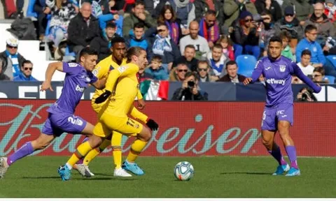 Griezmann đã làm gì trong ngày Barca "hút chết" trước đội bét bảng?