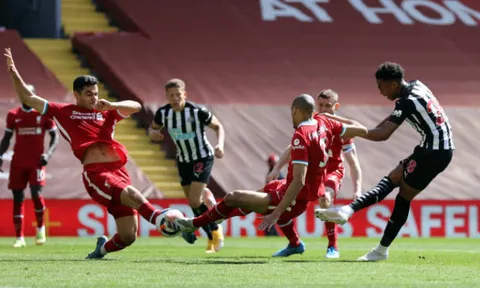 Gục ngã phút bù giờ, Liverpool lỡ mất cơ hội chen chân vào top 4