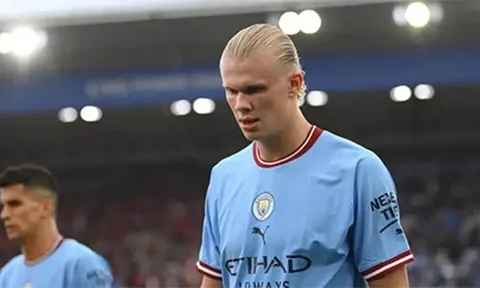 Carragher: "Những chú hề chưa từng đá 1 quả bóng trong đời"