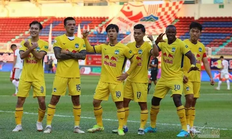 HLV Kiatisuk: Lẽ ra Công Phượng phải lập hat-trick