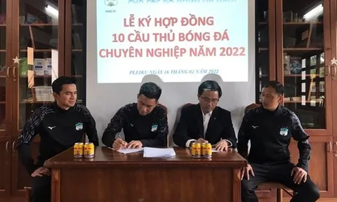 Kiatisuk bổ sung 10 cầu thủ cho HAGL