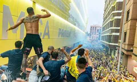 Tạo nên lịch sử trước M.U, Villarreal diễu hành ăn mừng hoành tráng