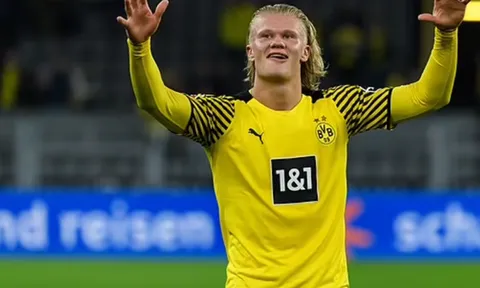 Haaland hóa người hùng, Dortmund giành 3 điểm nghẹt thở