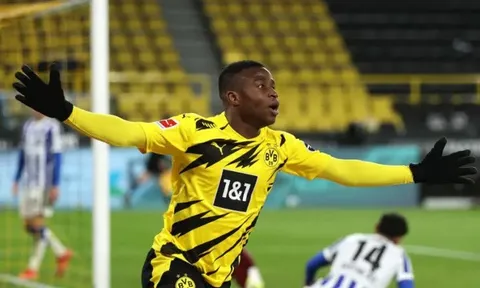Haaland im tiếng, fan Dortmund vẫn "hò reo liên hồi" vì thần đồng 16 tuổi