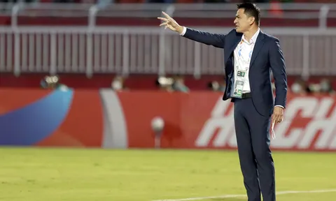HAGL 3 trận không biết thắng, Kiatisuk thừa nhận khó đua V-League