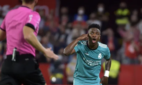 Hai pha bóng gây tranh cãi trong chiến thắng của Real Madrid