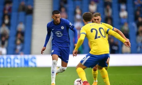 Đá trận ra mắt Chelsea, 'ảo thuật gia' 27 tuổi tập tễnh rời sân