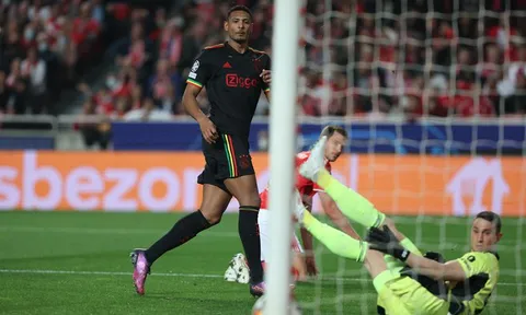 Haller đi vào lịch sử Champions League