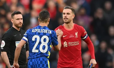 Giành chức vô địch, Henderson có hành động đẹp với sao Chelsea