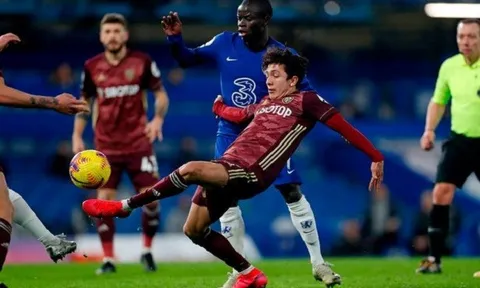 Hành động 'dại dột' của sao trẻ Leeds giúp Chelsea giành chiến thắng
