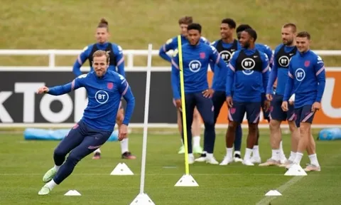 Harry Kane tươi rói, Mason Mount lủi thủi một mình