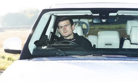 Harry Maguire để lộ hình ảnh gây ngỡ ngàng trên đường tới sân tập M.U