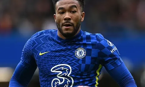 Hậu vệ Chelsea bị chế nhạo vì phản lưới nhà