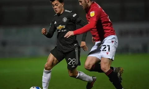 Hậu vệ trẻ ngạc nhiên khi ghi được 2 bàn vào lưới Man Utd