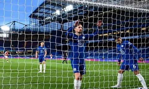 Hãy công bằng, Jorginho không phải cái tên đáng trách duy nhất của Chelsea