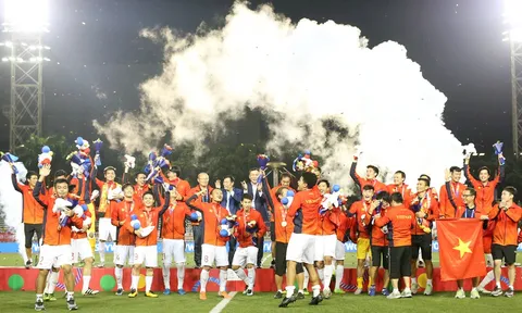 Hãy quên SEA Games đi, giờ là lúc bóng đá Việt Nam “bơi ra biển lớn”