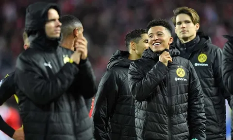 Ngày Dortmund ngậm trái đắng, Favre tiết lộ lý do "giam" Sancho trên ghế dự bị