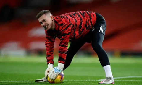 Man Utd sa sút, Saha khuyên Ole cân nhắc 1 điều về Dean Henderson