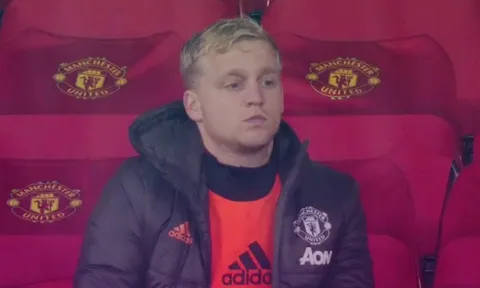 Bị M.U hắt hủi, Lampard nói thẳng sự thật về Van de Beek